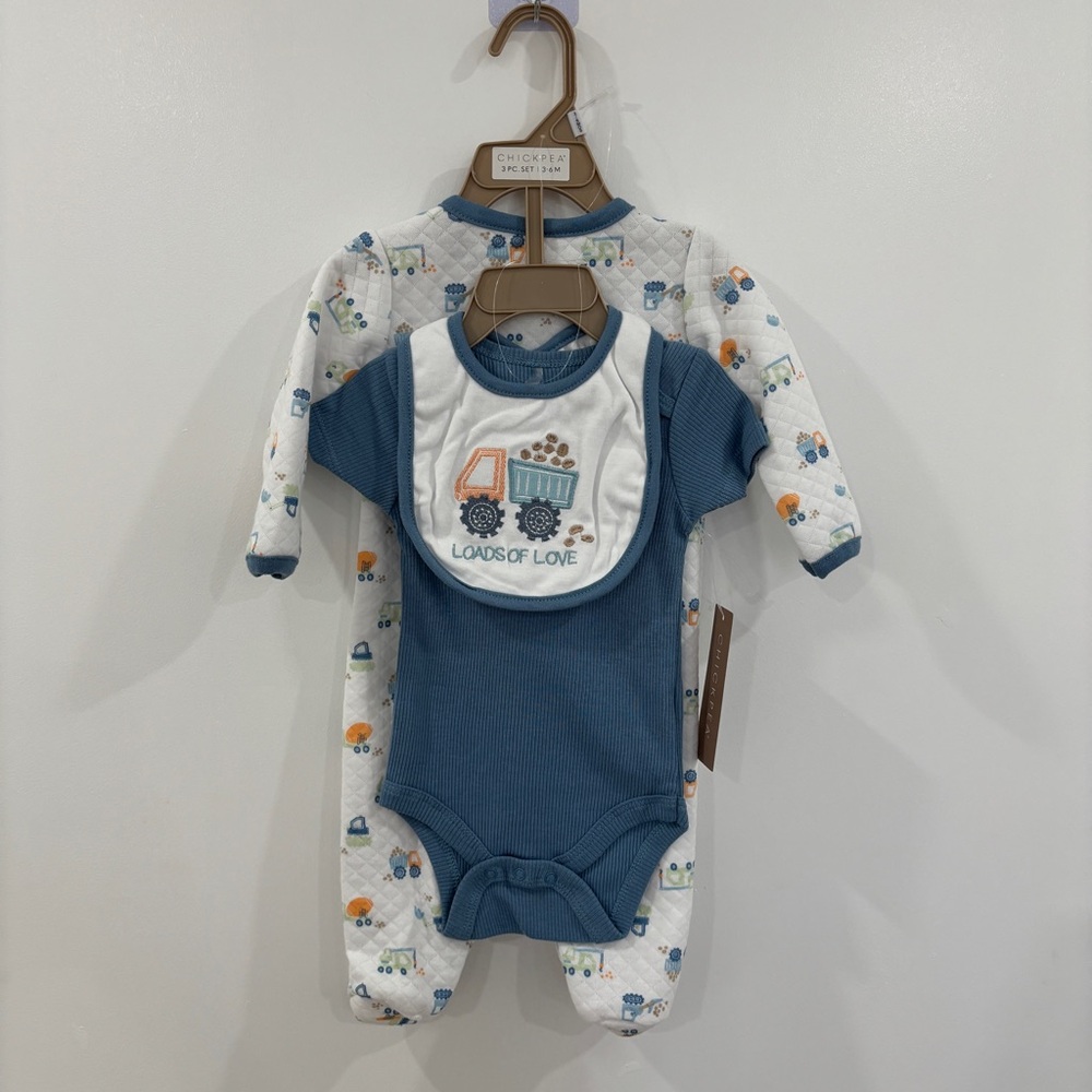 NEW Chickpea 3-piece baby set in size 3-6M White Blue Bodysuit, Onesies, Bib